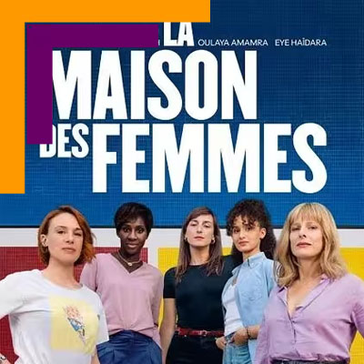 Affiche du film "La maison des femmes". 5 femmes posent, l'air déterminé.